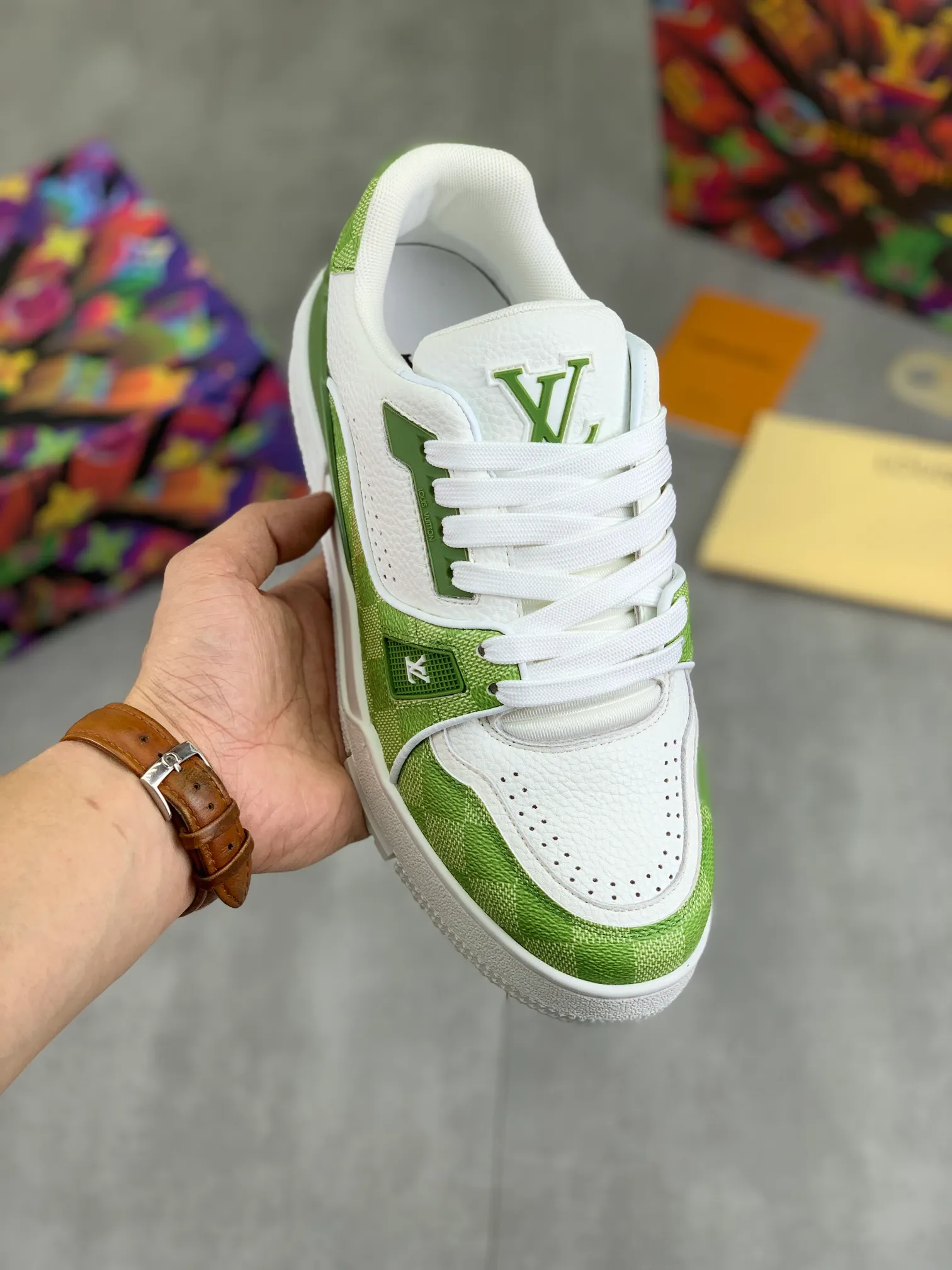 Men's shoes 💰P580 New style 💰💎💎Latest color High version 2025Louis*Vuitto* LV Traine Catwalk TRAINER outsole and fabric private model A shoe that definitely costs a lot of money and effort. This series was designed after the arrival of Vifgil. It is favored by many fans every season. Original TPU outsole Original packaging Men's size: 38-45 (46 can be customized) Color: 2️⃣ colors available (available from stock, super fast delivery)